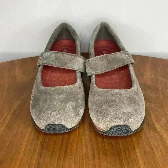 Eddie Bauer Women's Slip On Suede Shoes Size 9 - Picture 2 of 8